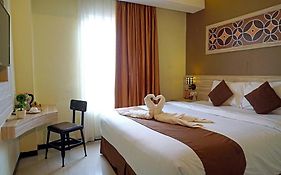 Red Chilies Hotel